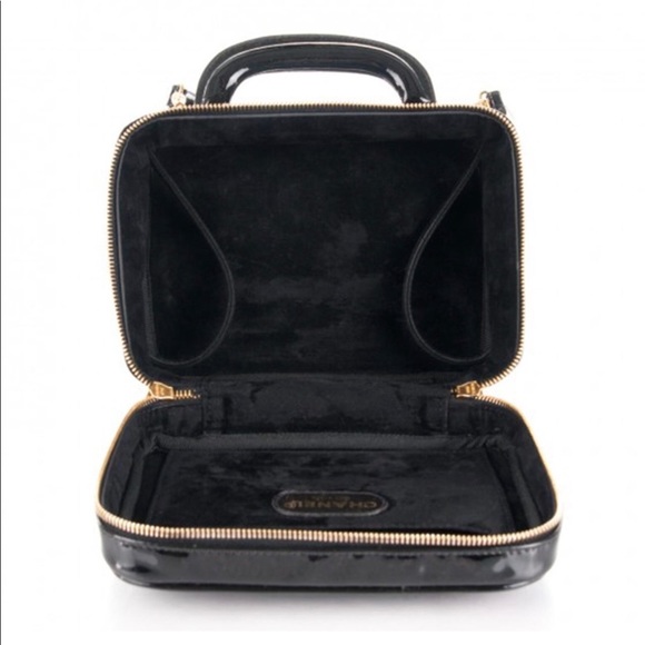 Vintage Chanel black caviar CC VANITY cosmetic bag - Picture 2 of 8